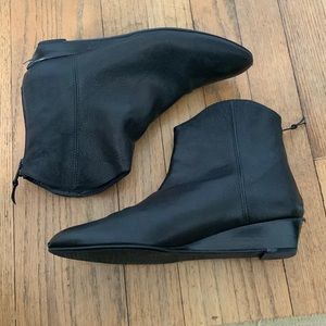 SUART WEITZMAN Black Leather Wedge Booties